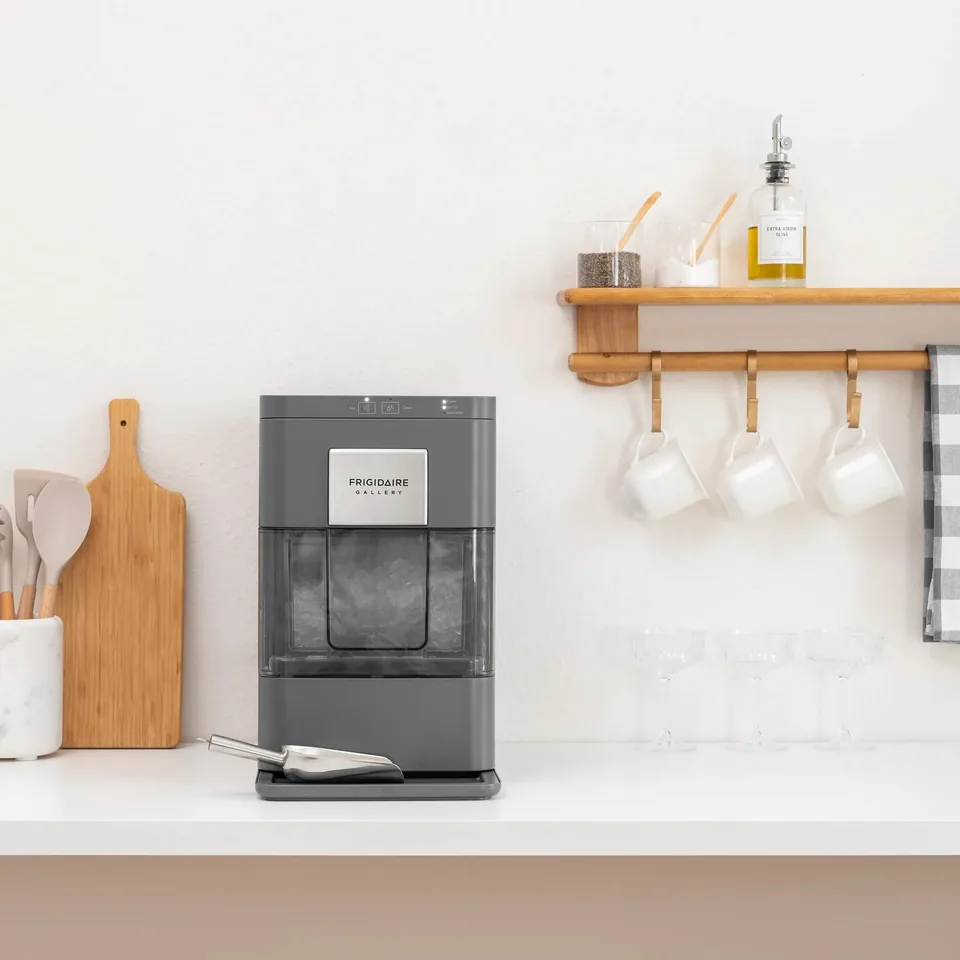 Frigidaire Gallery EFIC255 Countertop Nugget Ice Maker